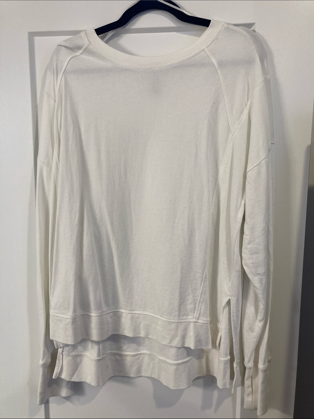 Sweaty Betty of London White Raglan Sleeve Layered-Hem Sweatshirt